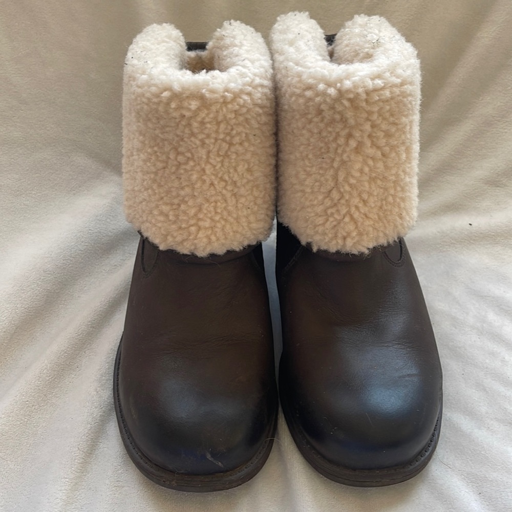 UGG Aldon Boots 6.5